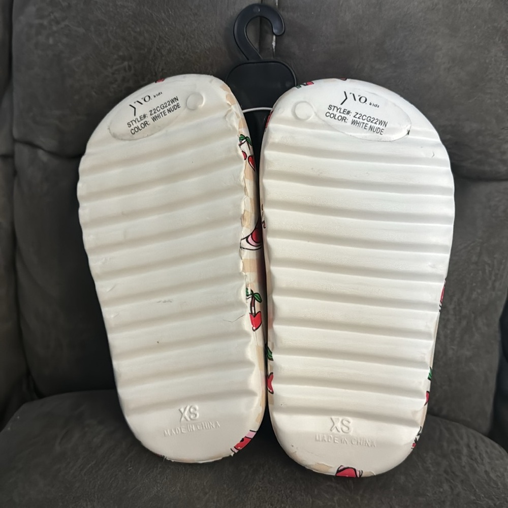 Yvo Kids Shoes - Picture 2 of 4
